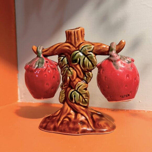 1940s Japanese Hanging Strawberry Salt & Pepper Shakers | Fruit Garden Kitchen - Picture 1 of 10